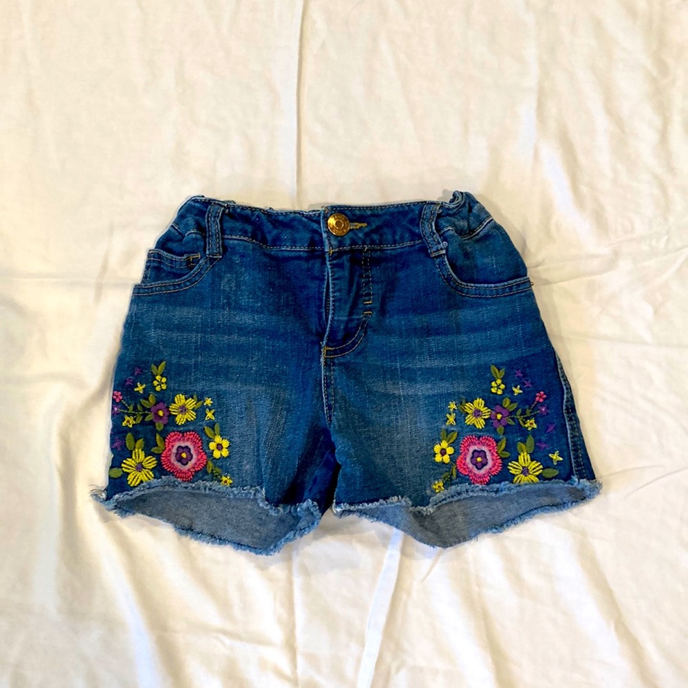 Denim shorts with flowers